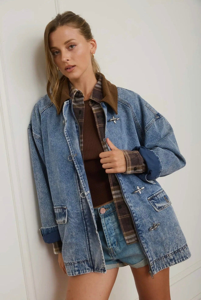 Contrast Collar Latch Hook Washed Denim Jacket